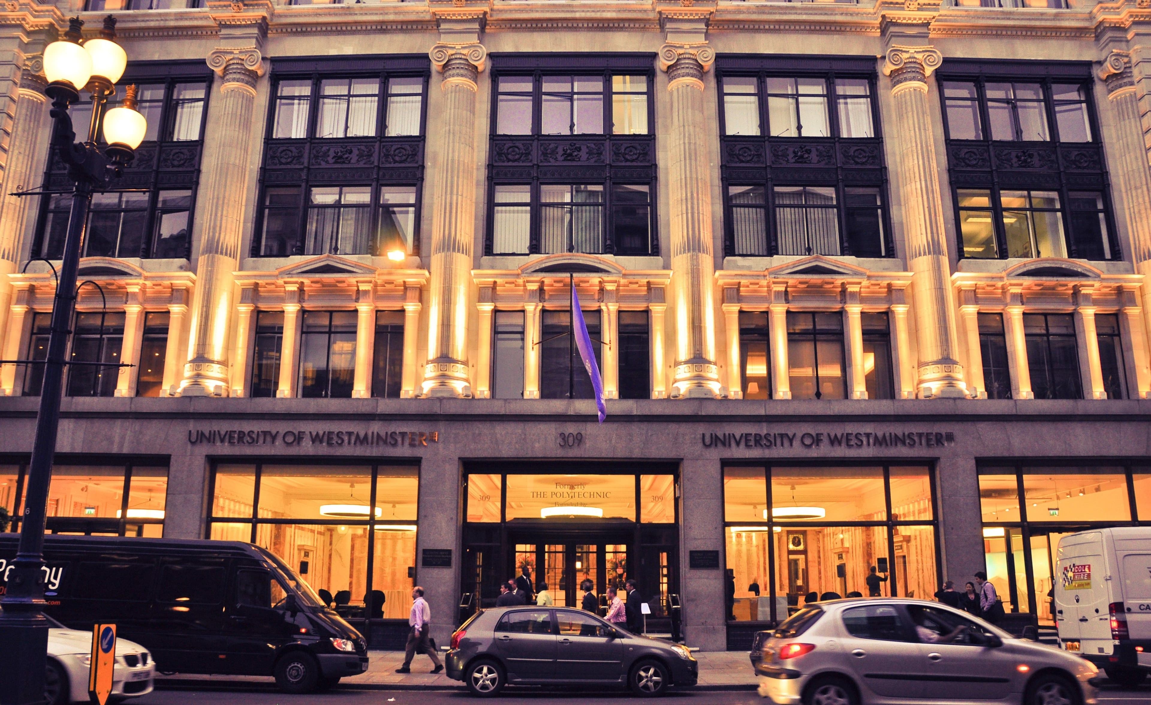 By Sabotage1 at English Wikipedia, CC BY 3.0, https://commons.wikimedia.org/w/index.php?curid=25819348