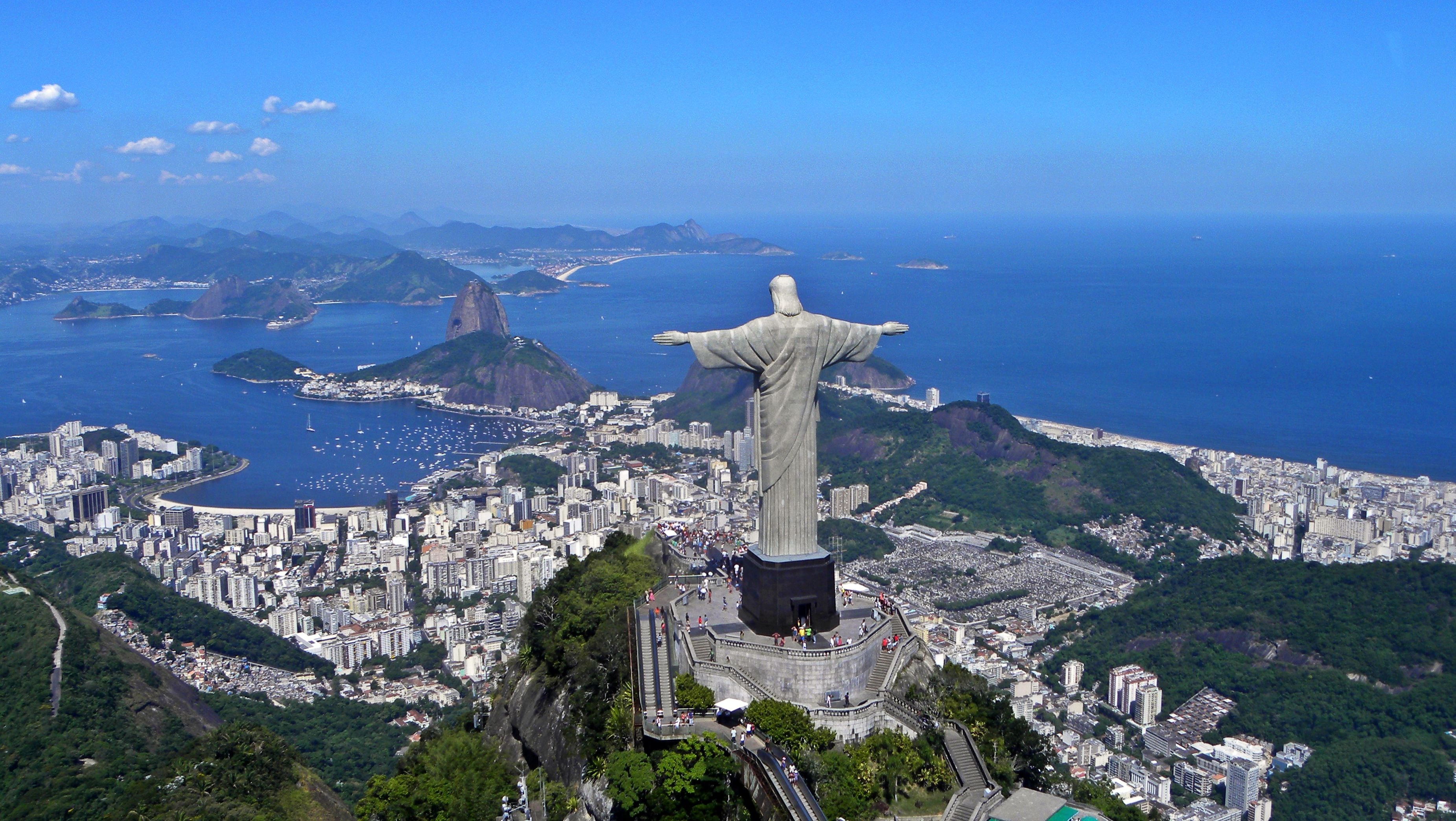 Cristo Redentor statue, Rio de Janeiro, following restoration by Joel Ghivelder. Photograph: Artyom Sharbatyan, 2010, CC BY-SA 3.0, https://commons.wikimedia.org/w/index.php?curid=9515642