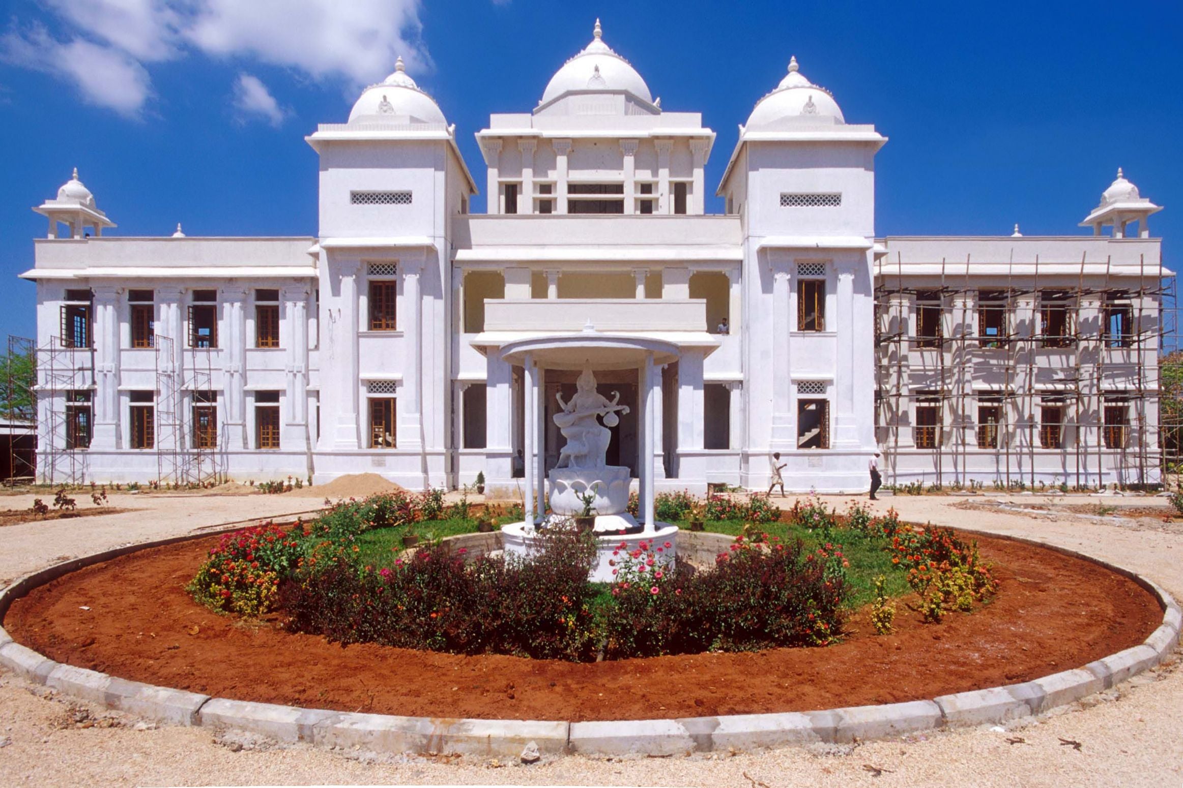V.S. Thurairahah, Jaffna Public Library, 2001. Anton Croos, Wikipedia, CC-BY-SA 3.0